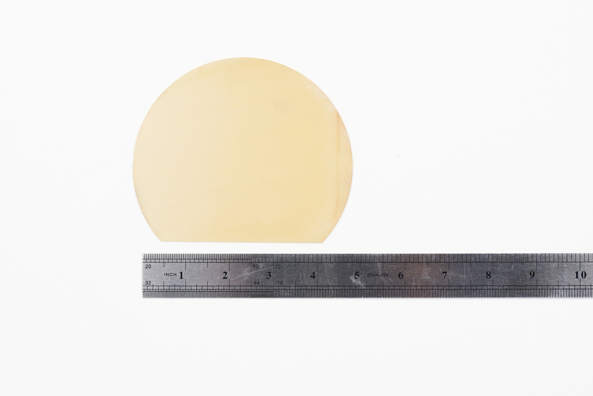 5-inch piezoelectric single crystal produced by iBULe Photonics